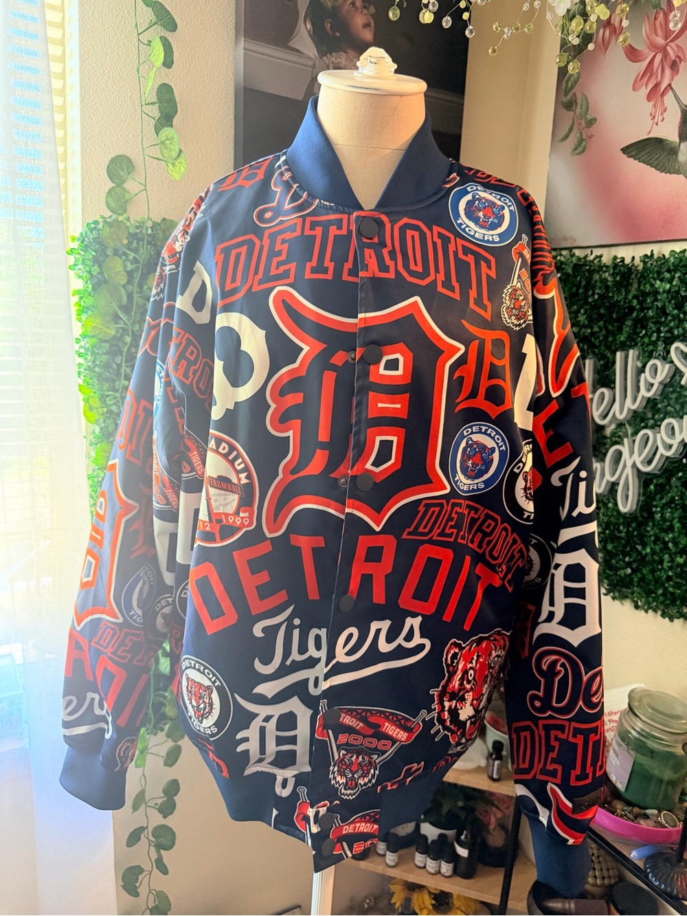 Detroit Tigers Navy and Orange Graphic Bomber Jacket